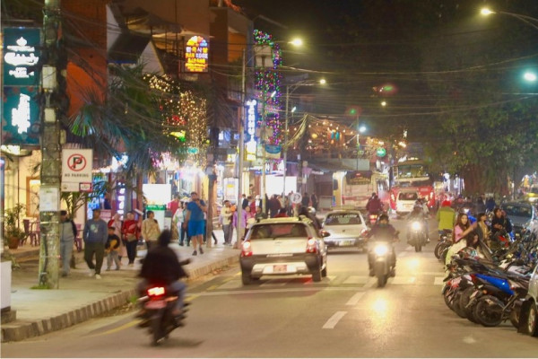 साँघुरो भयो लेकसाइडको सडक